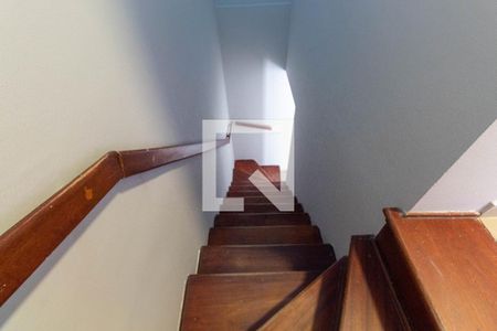 Casa de condomínio para alugar com 104m², 3 quartos e 2 vagas Casa de condomínio para alugar com 104m², 3 quartos e 2 vagasEscada