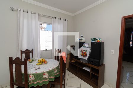 Casa à venda com 360m², 5 quartos e 6 vagas Casa à venda com 360m², 5 quartos e 6 vagasCasa Superior - Sala de Jantar