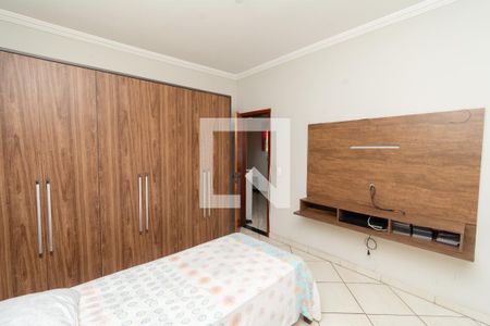 Casa à venda com 360m², 5 quartos e 6 vagas Casa à venda com 360m², 5 quartos e 6 vagasCasa Superior - Suíte