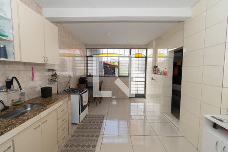 Casa à venda com 360m², 5 quartos e 6 vagas Casa à venda com 360m², 5 quartos e 6 vagasCozinha