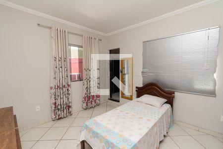 Casa à venda com 360m², 5 quartos e 6 vagas Casa à venda com 360m², 5 quartos e 6 vagasCasa Superior - Suíte