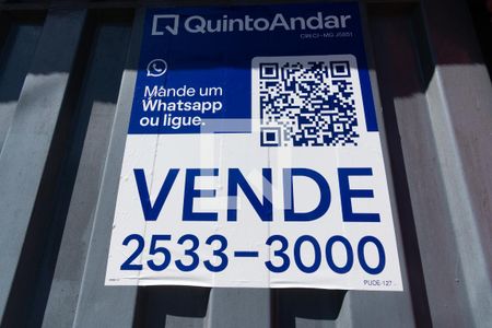 Casa à venda com 360m², 5 quartos e 6 vagas Casa à venda com 360m², 5 quartos e 6 vagasPlaquinha