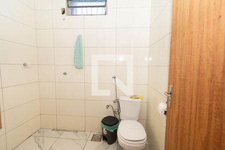 Casa à venda com 360m², 5 quartos e 6 vagas Casa à venda com 360m², 5 quartos e 6 vagasBanheiro Social