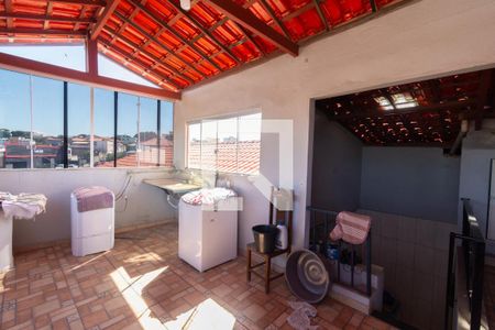 Casa à venda com 360m², 5 quartos e 6 vagas Casa à venda com 360m², 5 quartos e 6 vagasCasa Superior - Área de Serviços e Terraço