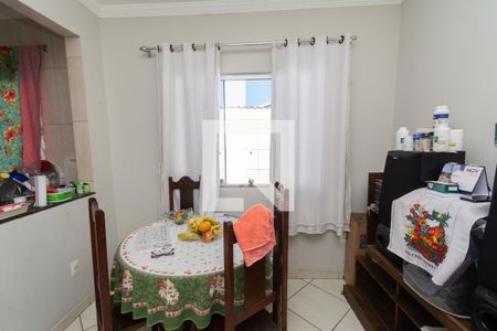 Casa à venda com 360m², 5 quartos e 6 vagas Casa à venda com 360m², 5 quartos e 6 vagasCasa Superior - Sala de Jantar