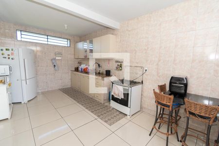 Casa à venda com 360m², 5 quartos e 6 vagas Casa à venda com 360m², 5 quartos e 6 vagasCozinha