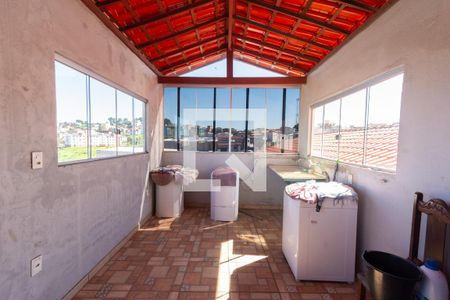 Casa à venda com 360m², 5 quartos e 6 vagas Casa à venda com 360m², 5 quartos e 6 vagasCasa Superior - Área de Serviços e Terraço