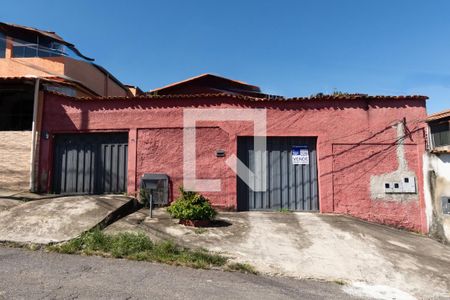 Casa à venda com 360m², 5 quartos e 6 vagas Casa à venda com 360m², 5 quartos e 6 vagasFachada