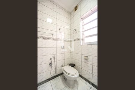 Casa à venda com 387m², 5 quartos e 4 vagasBanheiro da suíte 02