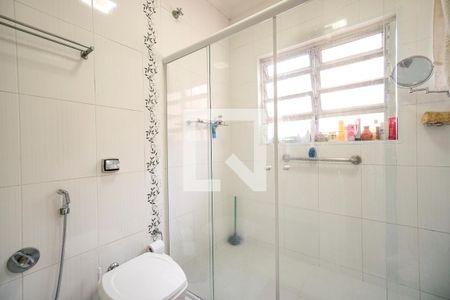 Casa à venda com 387m², 5 quartos e 4 vagasBanheiro da suíte 01