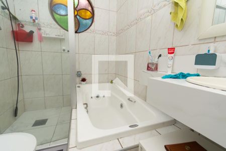 Casa à venda com 254m², 3 quartos e 4 vagasBanheiro da Suíte