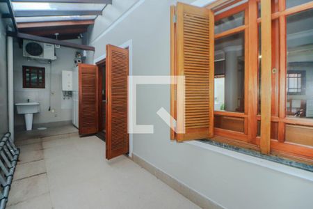 Casa à venda com 162m², 2 quartos e 4 vagas Casa à venda com 162m², 2 quartos e 4 vagasÁrea de Serviço