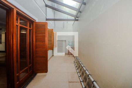 Casa à venda com 162m², 2 quartos e 4 vagas Casa à venda com 162m², 2 quartos e 4 vagasÁrea de Serviço