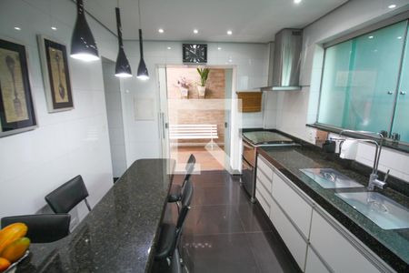 Casa à venda com 471m², 5 quartos e 4 vagasCozinha