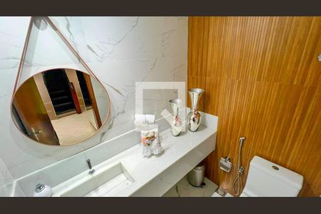 Casa à venda com 471m², 5 quartos e 4 vagasBanheiro