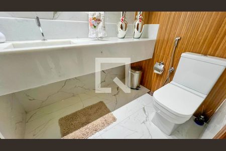 Casa à venda com 471m², 5 quartos e 4 vagasBanheiro