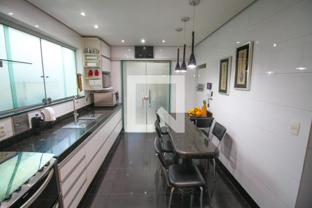 Casa à venda com 471m², 5 quartos e 4 vagasCozinha