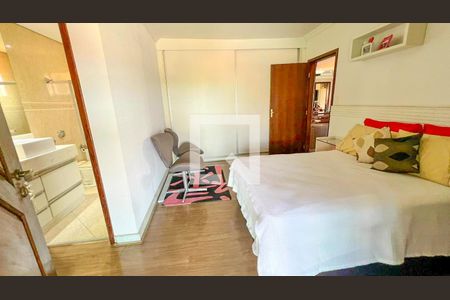 Casa à venda com 471m², 5 quartos e 4 vagasQuarto 2