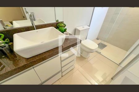 Casa à venda com 471m², 5 quartos e 4 vagasBanheiro/Quarto 5