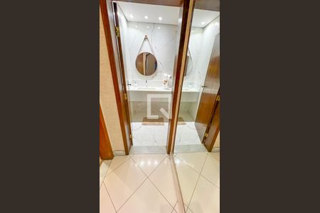 Casa à venda com 471m², 5 quartos e 4 vagasBanheiro