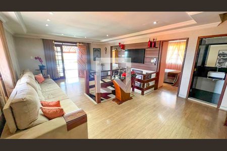 Casa à venda com 471m², 5 quartos e 4 vagasSala de TV