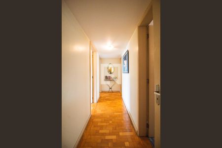 Apartamento à venda com 207m², 4 quartos e 2 vagasCorredor