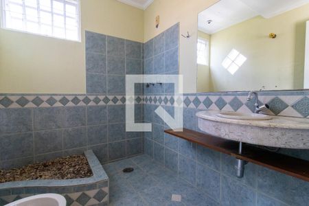 Casa para alugar com 230m², 4 quartos e 2 vagasBanheiro 2