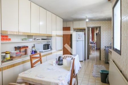 Apartamento para alugar com 220m², 3 quartos e 2 vagas Apartamento para alugar com 220m², 3 quartos e 2 vagasCozinha