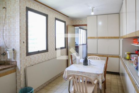 Apartamento para alugar com 220m², 3 quartos e 2 vagas Apartamento para alugar com 220m², 3 quartos e 2 vagasCozinha