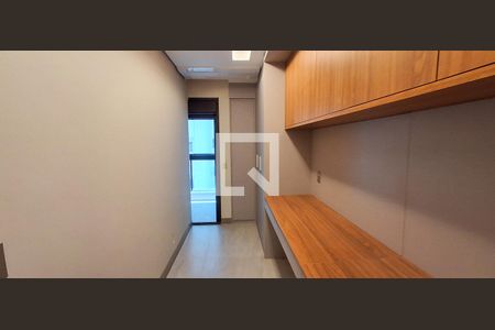 Apartamento à venda com 175m², 2 quartos e 3 vagasCloset