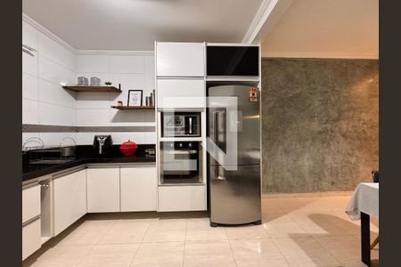 Casa à venda com 156m², 3 quartos e 3 vagasCozinha