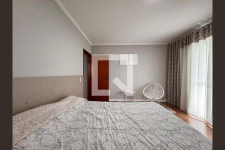 Casa à venda com 156m², 3 quartos e 3 vagasSuite