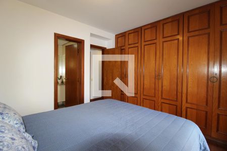 Apartamento à venda com 142m², 4 quartos e 2 vagasQuarto 3 - Suíte 2