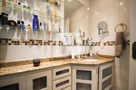 Apartamento à venda com 125m², 3 quartos e 2 vagas Apartamento à venda com 125m², 3 quartos e 2 vagasBanheiro da Suíte