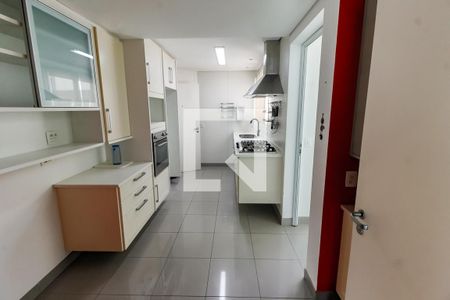 Apartamento para alugar com 199m², 3 quartos e 4 vagas Apartamento para alugar com 199m², 3 quartos e 4 vagasCozinha - Armários