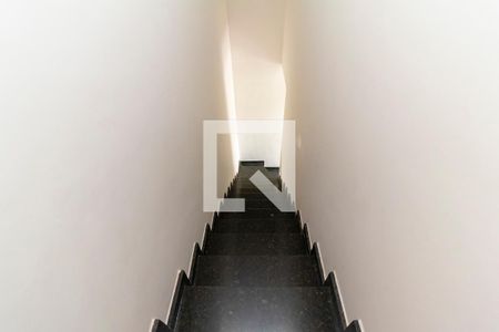 Casa à venda com 120m², 2 quartos e 3 vagasEscada