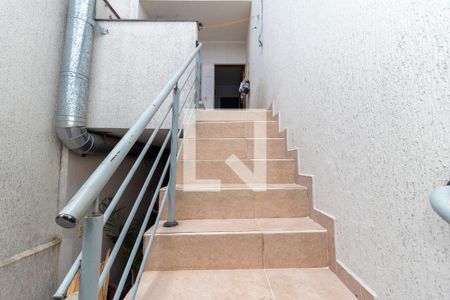 Casa à venda com 120m², 2 quartos e 3 vagasEscada de Acesso à Garagem