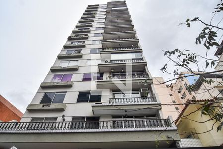Apartamento à venda com 180m², 4 quartos e 1 vaga Apartamento à venda com 180m², 4 quartos e 1 vagaFachada