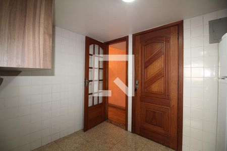 Apartamento à venda com 115m², 4 quartos e 2 vagasCozinha