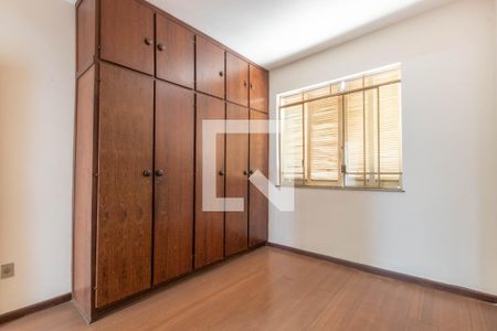 Casa à venda com 300m², 4 quartos e 2 vagas Casa à venda com 300m², 4 quartos e 2 vagasQuarto 2