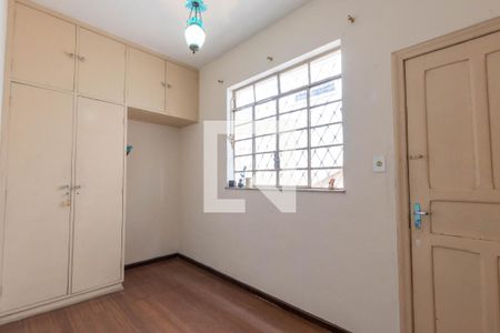 Casa à venda com 300m², 4 quartos e 2 vagas Casa à venda com 300m², 4 quartos e 2 vagasQuarto 1