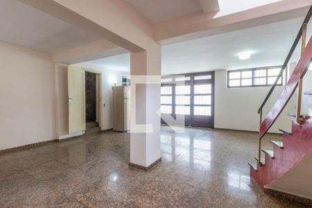 Casa à venda com 300m², 4 quartos e 2 vagas Casa à venda com 300m², 4 quartos e 2 vagasGaragem