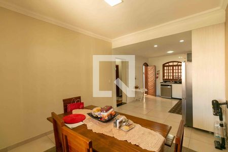 Casa à venda com 354m², 4 quartos e 1 vaga Casa à venda com 354m², 4 quartos e 1 vagaCozinha