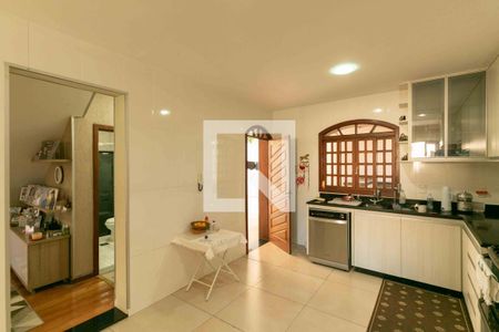 Casa à venda com 354m², 4 quartos e 1 vaga Casa à venda com 354m², 4 quartos e 1 vagaCozinha