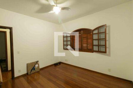 Casa à venda com 354m², 4 quartos e 1 vaga Casa à venda com 354m², 4 quartos e 1 vagaQuarto 1