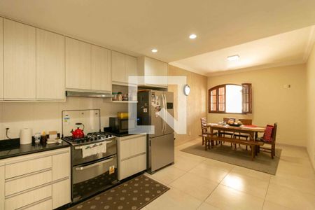 Casa à venda com 354m², 4 quartos e 1 vaga Casa à venda com 354m², 4 quartos e 1 vagaCozinha