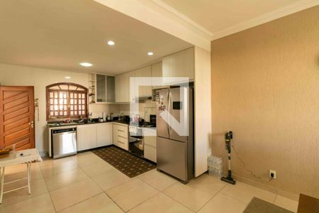 Casa à venda com 354m², 4 quartos e 1 vaga Casa à venda com 354m², 4 quartos e 1 vagaCozinha