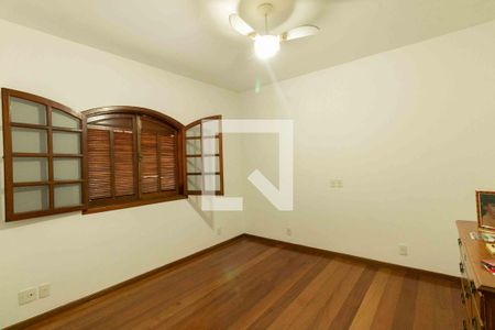 Casa à venda com 354m², 4 quartos e 1 vaga Casa à venda com 354m², 4 quartos e 1 vagaQuarto 1