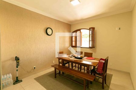 Casa à venda com 354m², 4 quartos e 1 vaga Casa à venda com 354m², 4 quartos e 1 vagaCozinha