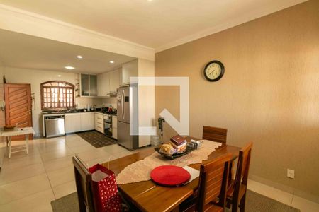 Casa à venda com 354m², 4 quartos e 1 vaga Casa à venda com 354m², 4 quartos e 1 vagaCozinha